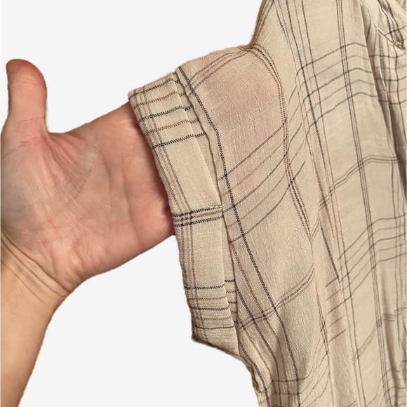 NWOT ‘Mine’ Button Down Notched Collar Blouse w/ twist bottom - Picture 5 of 7